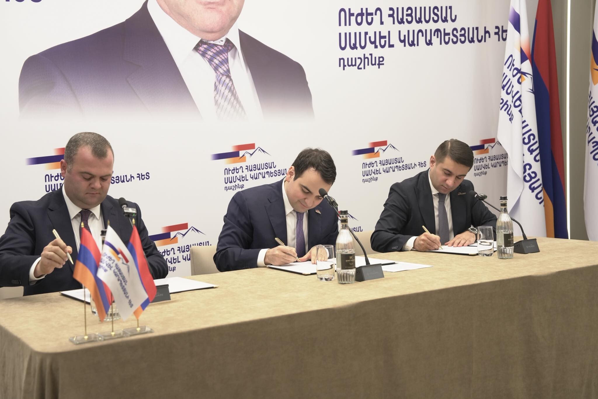 «Ուժեղ Հայաստան» դաշինքի առաջնորդ Սամվել Կարապետյանի հարցազրույցը խմբագիրներին դիտեք վաղը։
